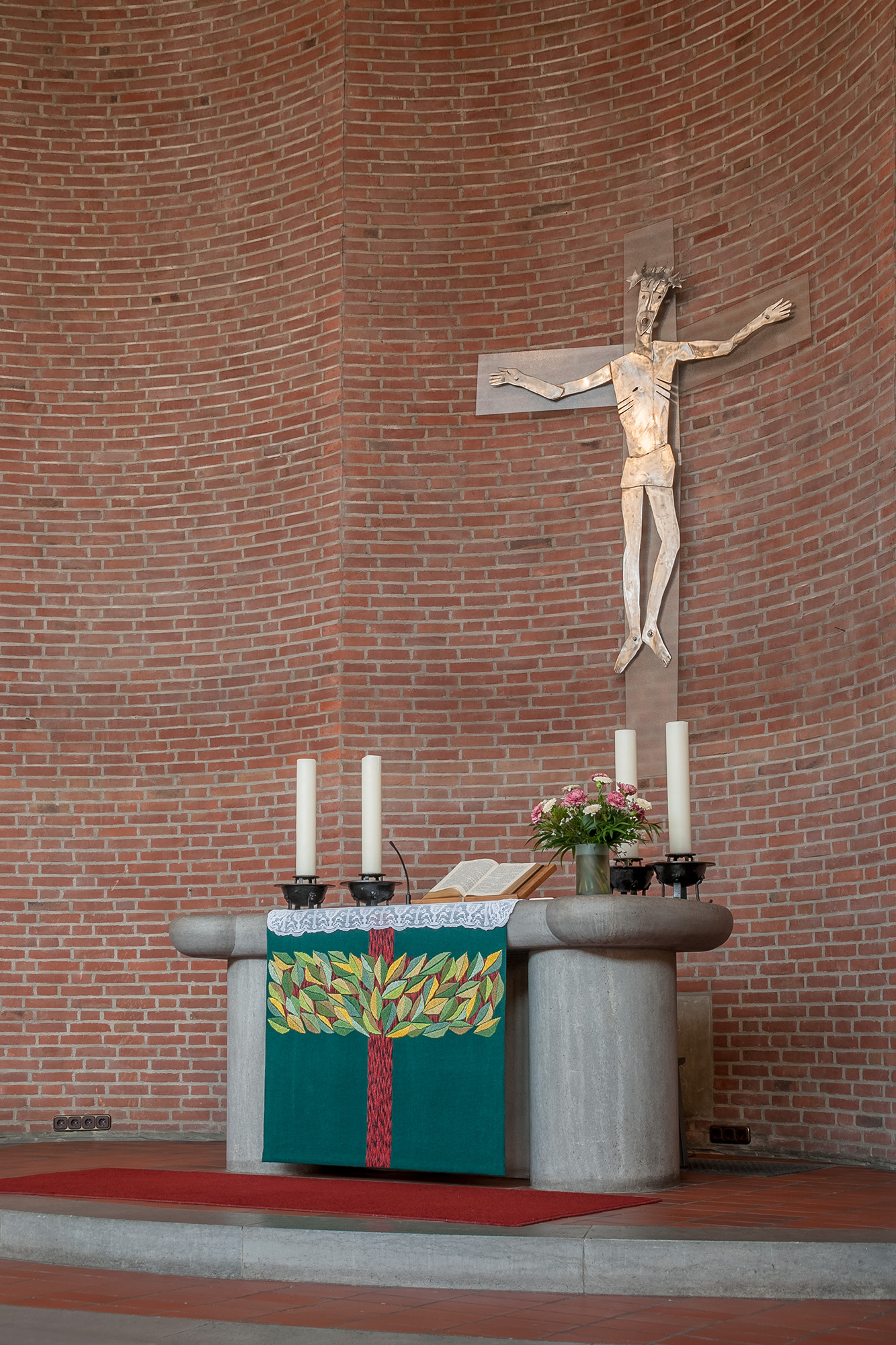 Friedenskirche Gelsenkirchen Schalke Altar